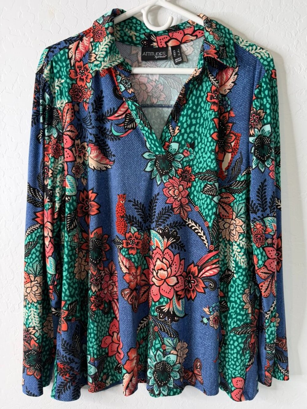 Attitudes by Renée Floral Animal Print Knit Top L Blue Green Coral Long Sleeve